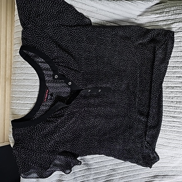 Black w/White Polka Dots Top-2x - Picture 1 of 1